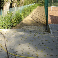 Betonpflasterung auf einem Sportplatz